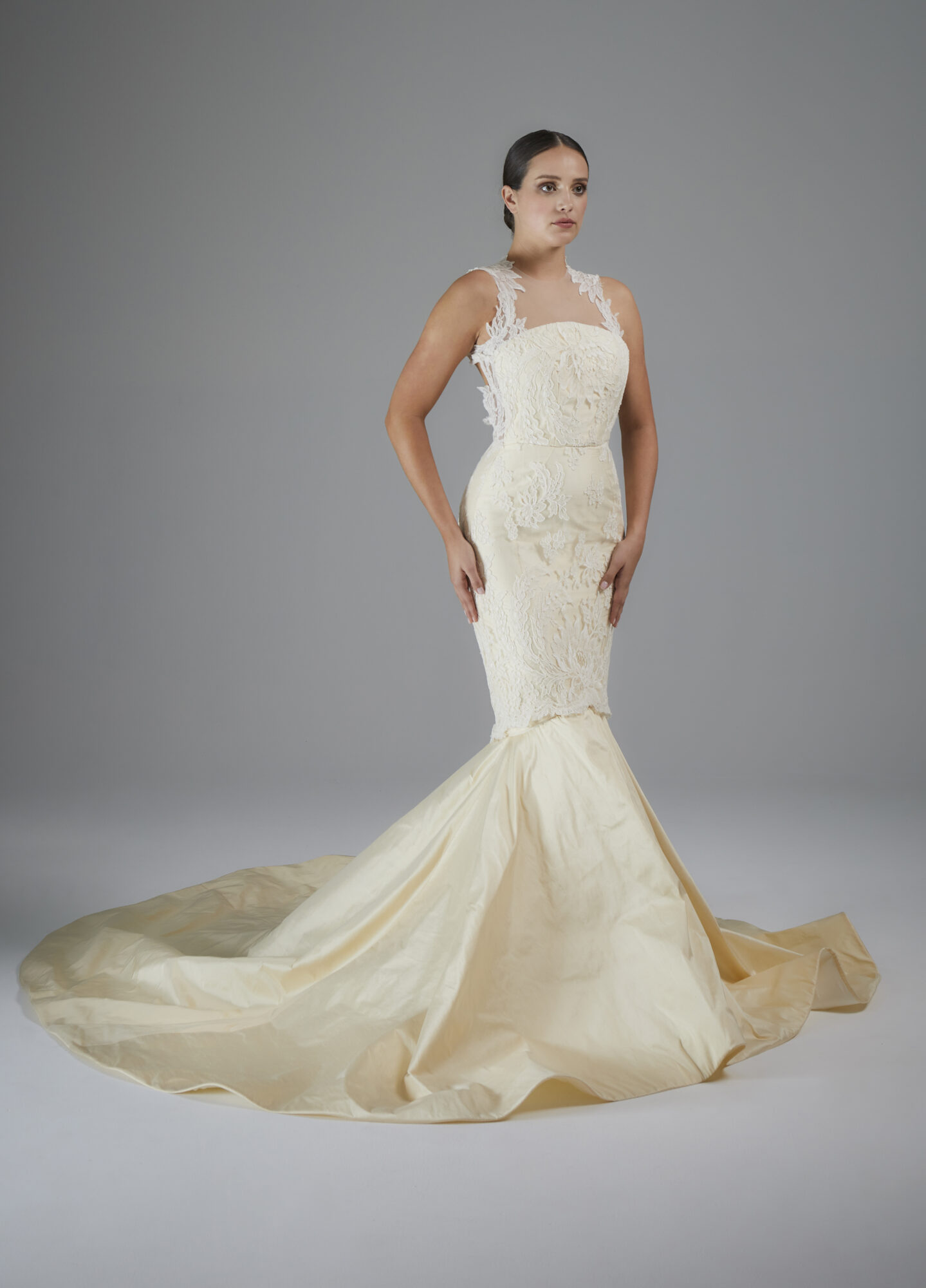 10 Great Wedding Dress Styles for Short Brides