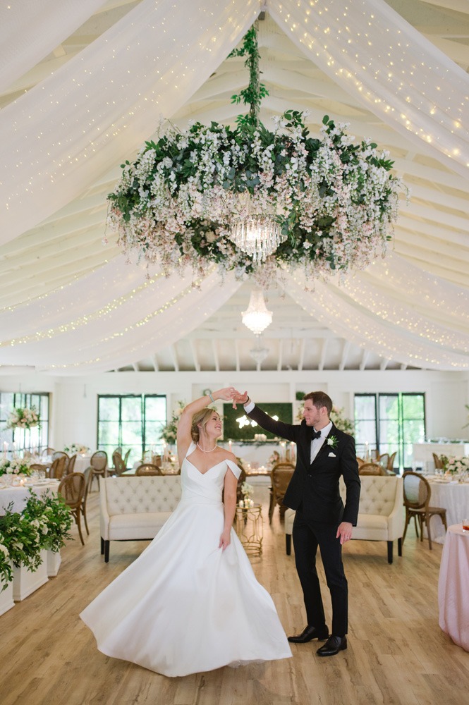 The Best Places to Put Flowers on Your Wedding Day