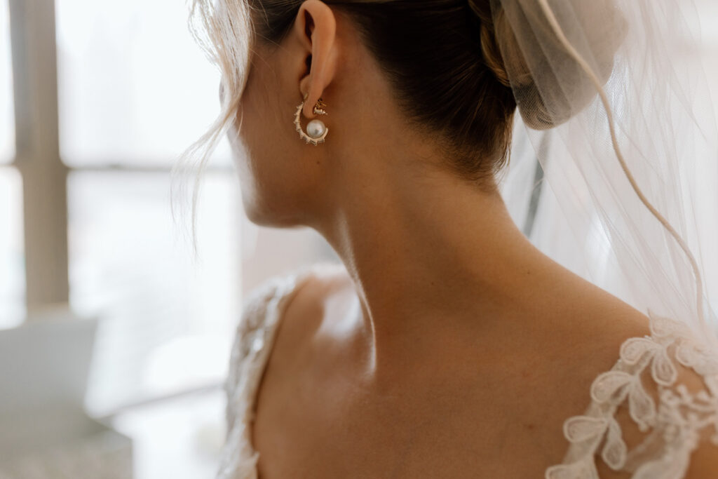 What Jewelry to Wear On Your Wedding Day