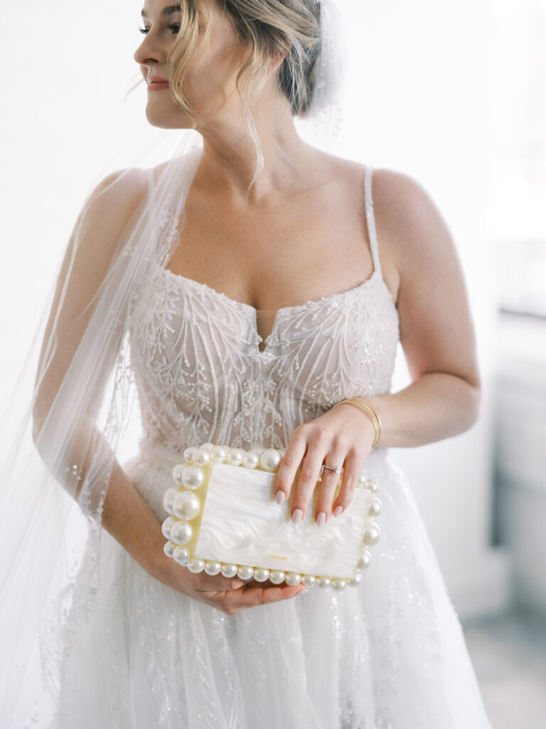 What Jewelry to Wear On Your Wedding Day