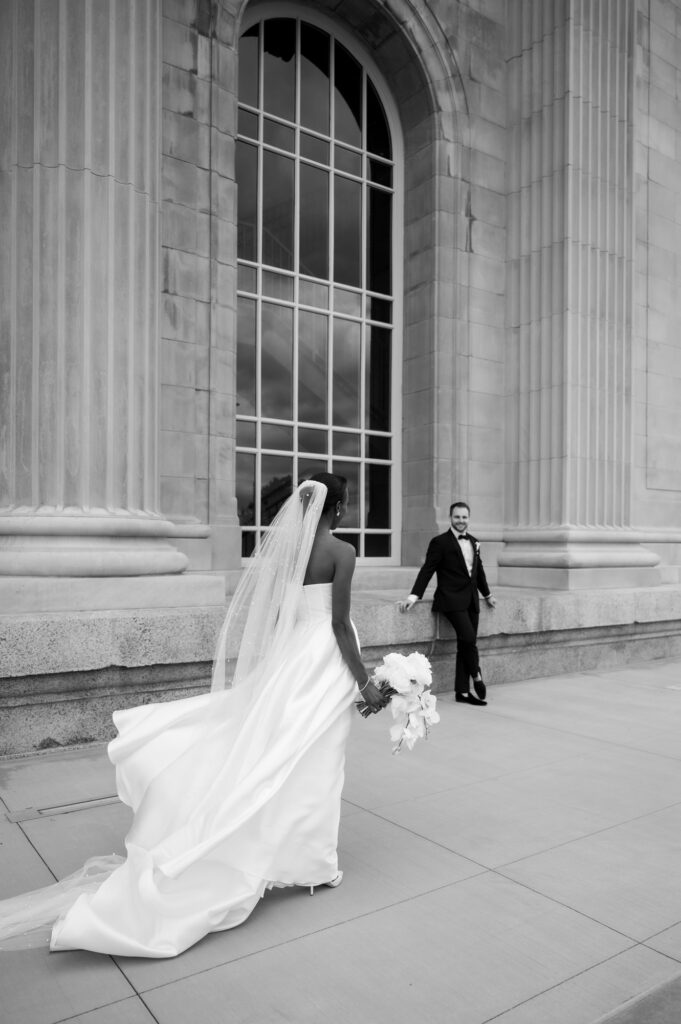 Black & White Wedding Photo Inspo 