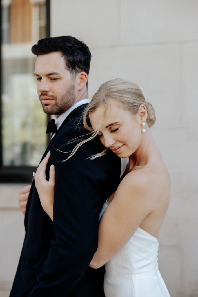 What Jewelry to Wear On Your Wedding Day