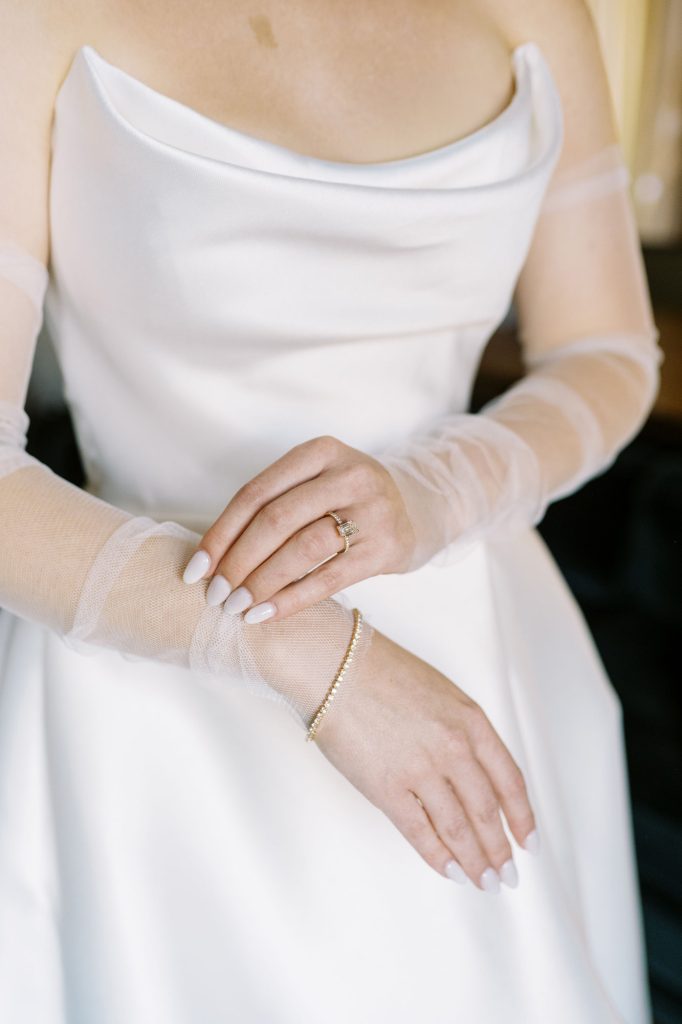 What Jewelry to Wear On Your Wedding Day