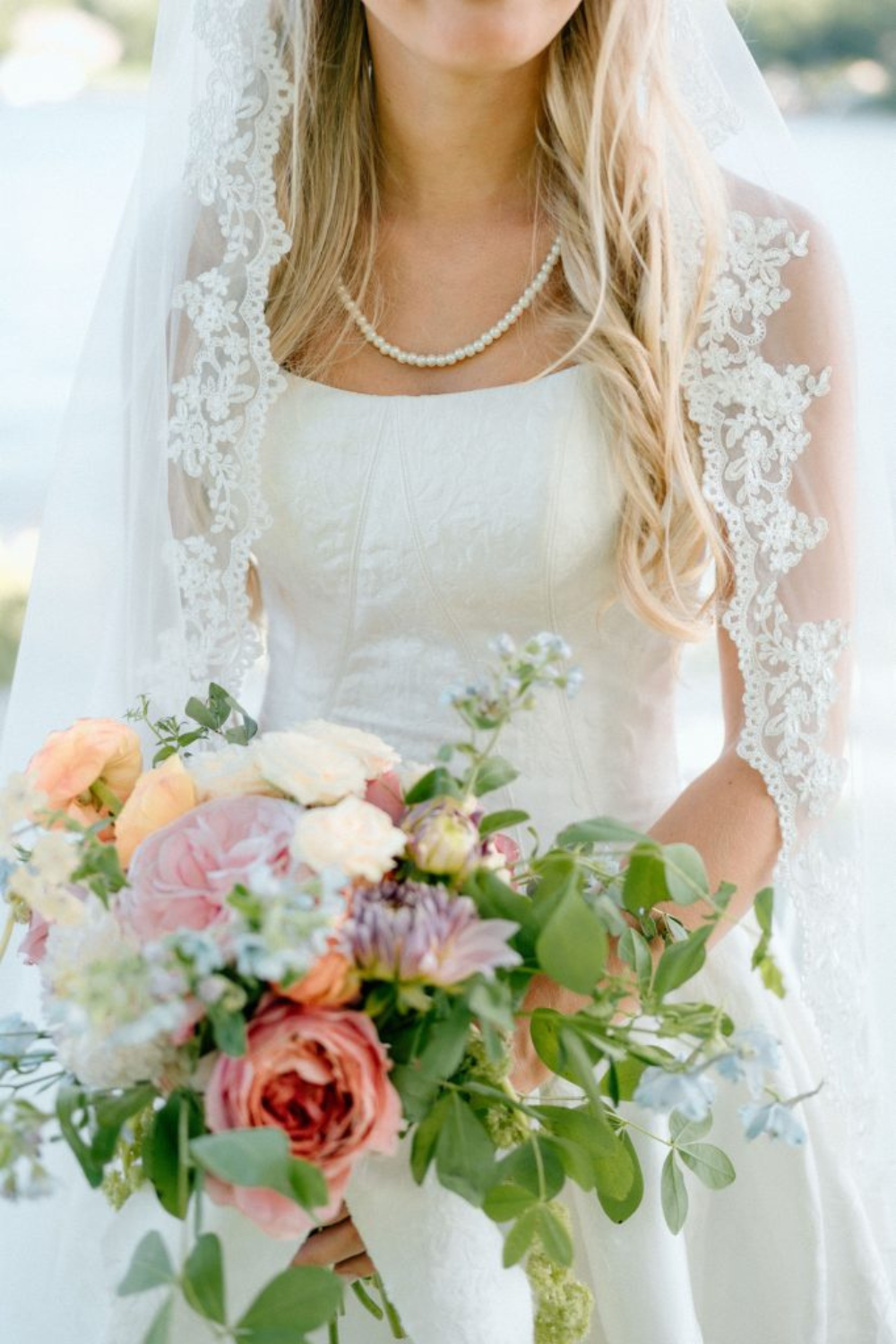 What Jewelry to Wear On Your Wedding Day